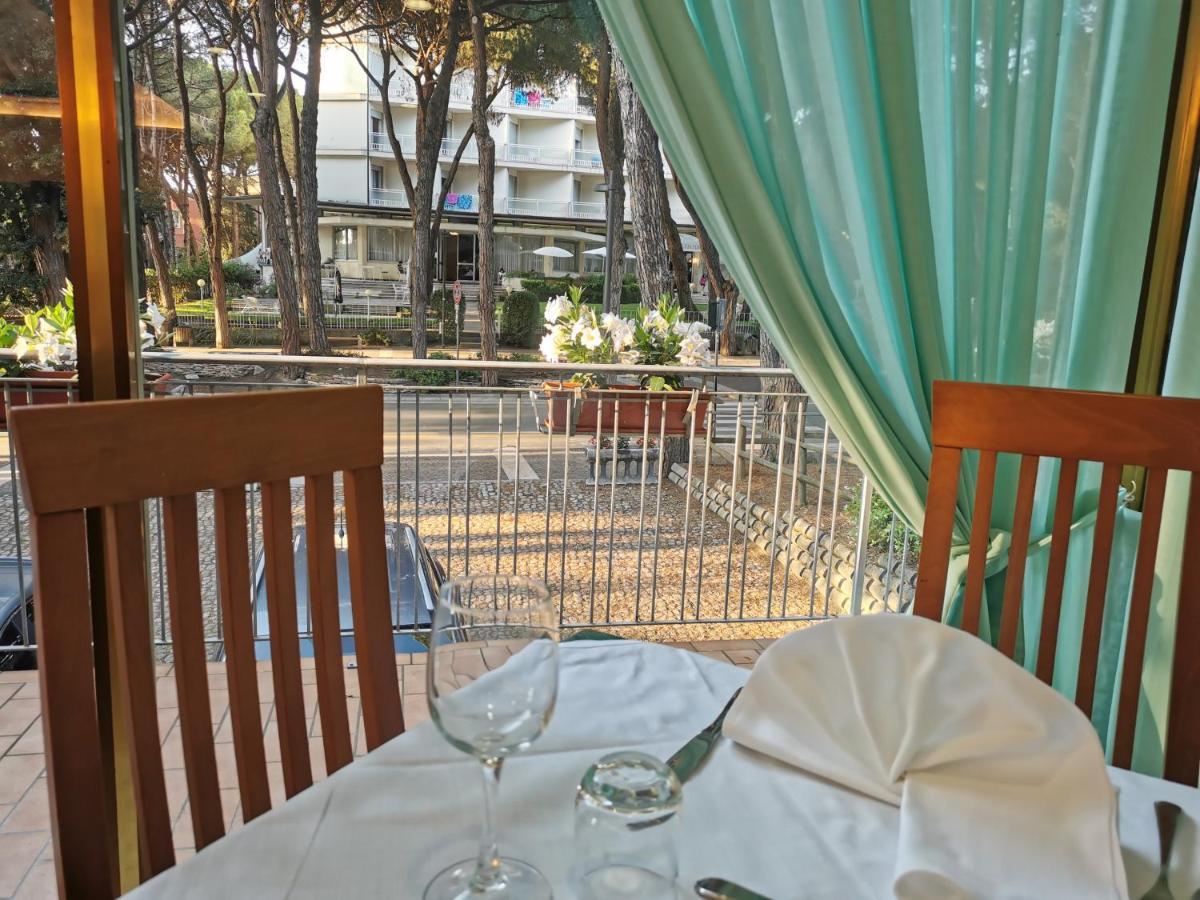 Hotel Pine Beach Rosolina Mare Exterior photo