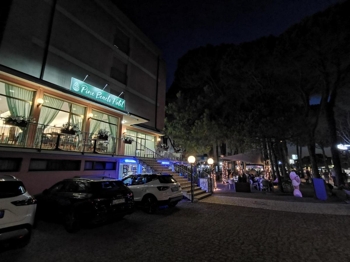 Hotel Pine Beach Rosolina Mare Exterior photo
