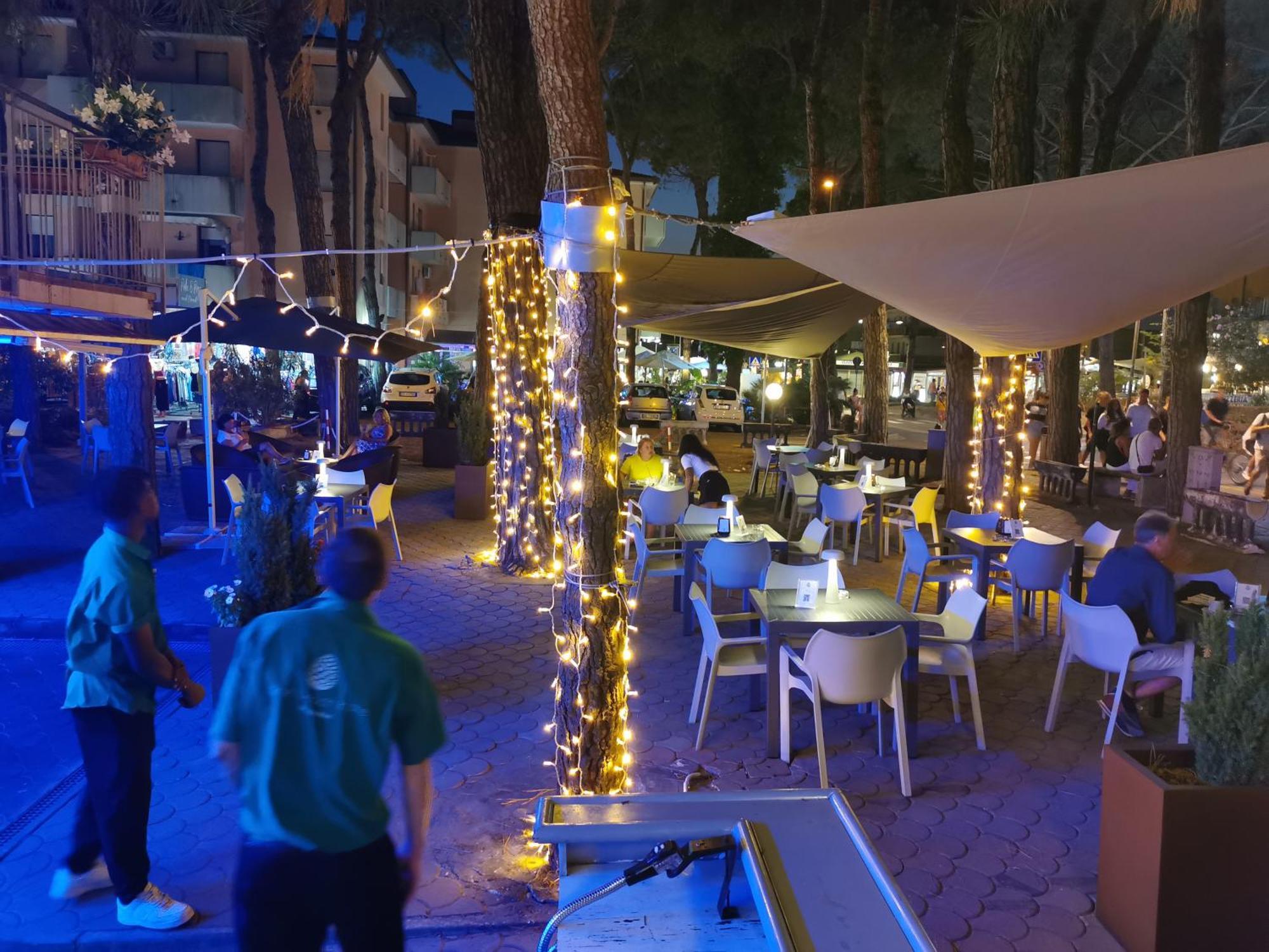 Hotel Pine Beach Rosolina Mare Exterior photo